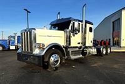 Peterbilt 589 Sleeper Semi Truck