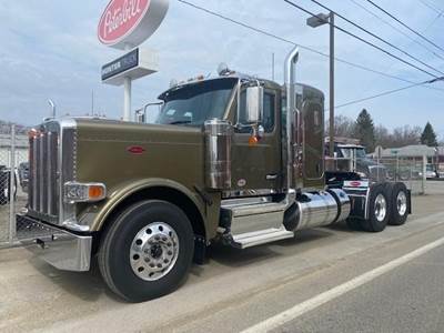 Peterbilt 589 Sleeper Semi Truck - 44" Flat Top Sleeper, Cummins 565HP, 18 Speed Manual