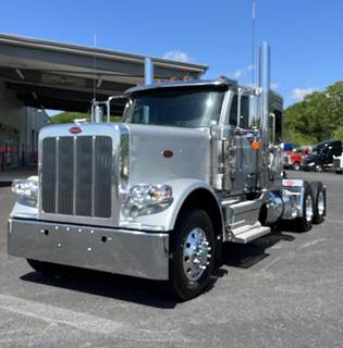 Peterbilt 589 Sleeper Semi Truck