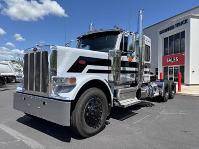 Peterbilt 589 Sleeper Semi Truck - 44" Flat Top Sleeper, Cummins 565HP, 18 Speed Manual