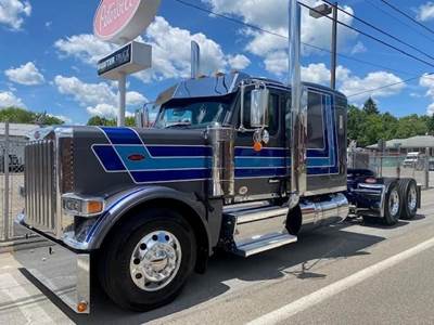 Peterbilt 589 Sleeper Semi Truck - 72" Flat Top Sleeper, Cummins 605HP, 18 Speed Manual