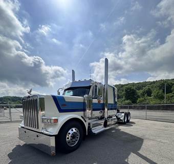 Peterbilt 589 Sleeper Semi Truck - 72" Flat Top Sleeper, Cummins 605HP, 18 Speed Manual