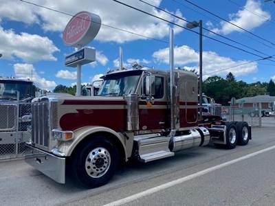 Peterbilt 589 Sleeper Semi Truck - 58" Flat Top Sleeper, Cummins 565HP, 18 Speed Manual