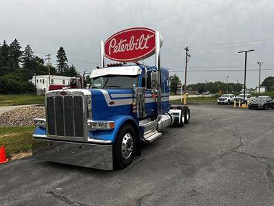 Peterbilt 589 Sleeper Semi Truck - 58" Flat Top Sleeper, Cummins 565HP, 18 Speed Manual