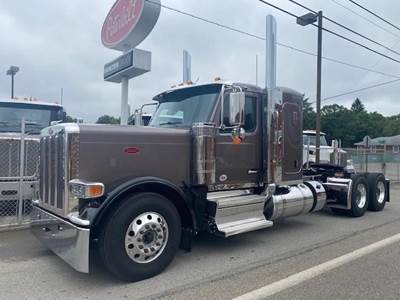 Peterbilt 589 Sleeper Semi Truck - 44" Flat Top Sleeper, Cummins 525HP, 13 Speed Manual