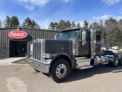 Peterbilt 589 Sleeper Semi Truck - Cummins 565HP