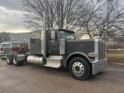 Peterbilt 589 Sleeper Semi Truck - Cummins 565HP