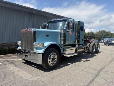 Peterbilt 589 Sleeper Semi Truck - Cummins 565HP