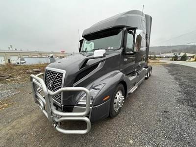 Volvo VNL64T760 Sleeper Semi Truck - Raised Roof Sleeper, D13TC 455HP, 12 Speed I Shift Automatic