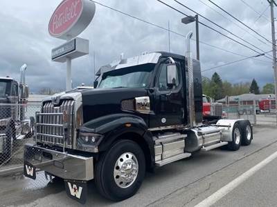 Western Star 49X Sleeper Semi Truck - 36" Flat Top Sleeper, Detroit 600HP