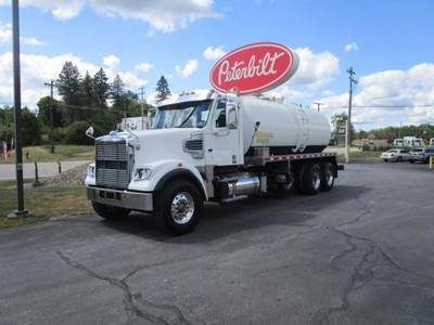Freightliner Coronado 122 SD Tri Axle Vacuum Truck - Cummins, 525HP, 18 Speed Manual