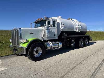 Peterbilt 389 Tri Axle Vacuum Truck - Cummins, 565HP, 18 Speed Manual