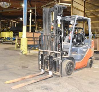Toyota 8FGCU30 Cushion Tire Forklift