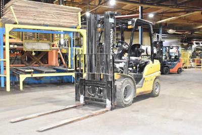 Hyundai 30L-9A Pneumatic Tire Forklift