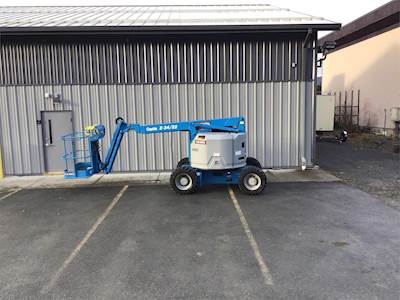 Genie Z34/22IC Articulating Boom Lift - 40ft Working Height