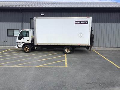 GMC W4 Box Truck - Liftgate