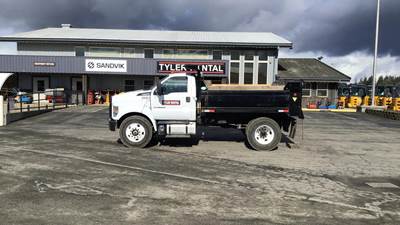 Ford F-750 Dump Truck - 270HP