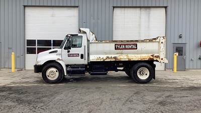 International DuraStar 4300 Single Axle Dump Truck - Automatic