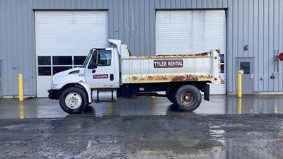 International DuraStar 4300 Single Axle Dump Truck - Automatic