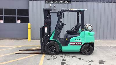 Mitsubishi FG25N Pneumatic Tire Forklift - 5000lb Capacity