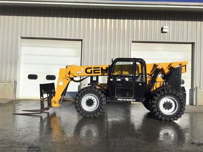 Gehl RS8-44 MARK 74 Telehandler - 8000lb Capacity, 44ft Reach