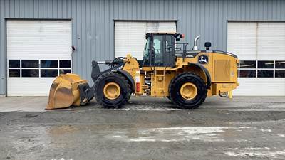 John Deere 744L Wheel Loader