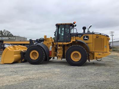 John Deere 824 P-TIER Wheel Loader