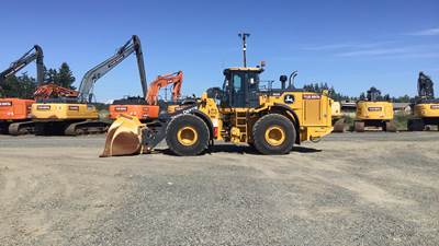 John Deere 824 P-TIER Wheel Loader