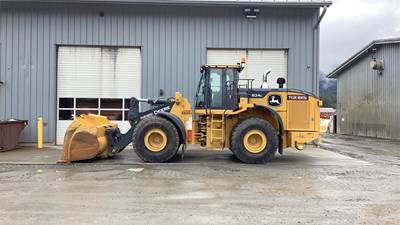 John Deere 824L Wheel Loader