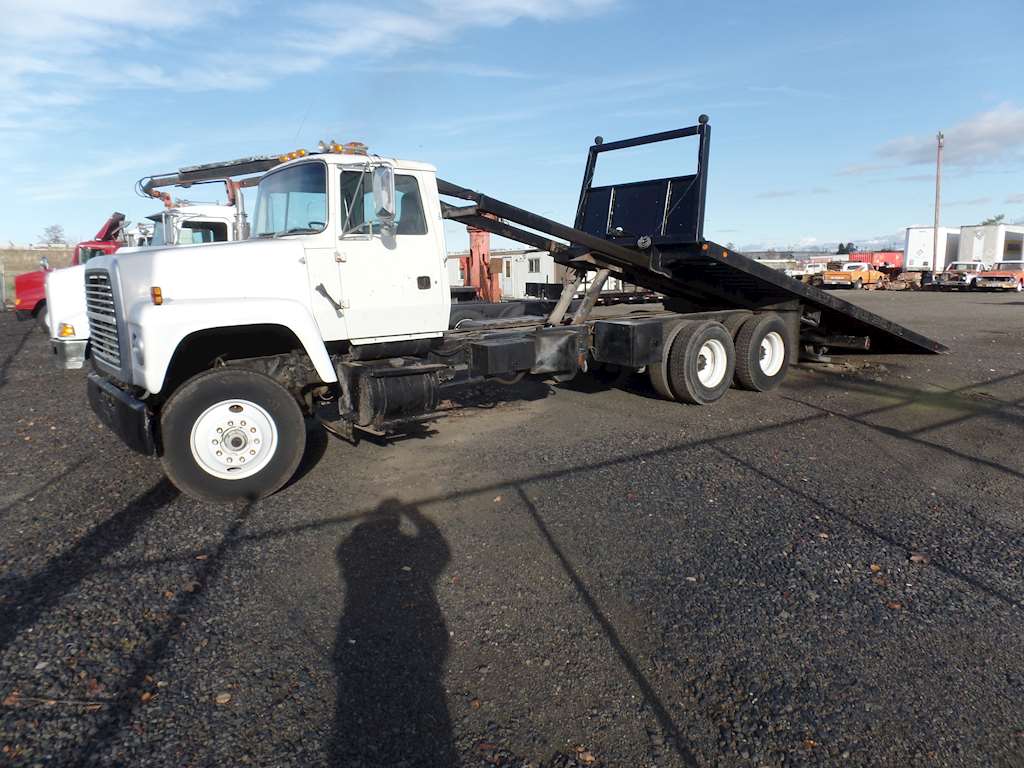 1995 Ford L 8000 Roll Back Truck For Sale Walla Walla, WA 8962694