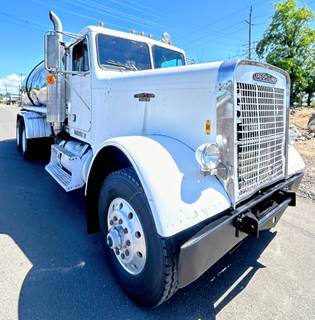 1980 Freightliner 120 Water Truck - Water Tank Body