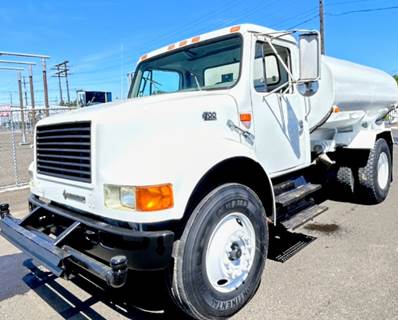 2000 International 4400 4X2 Water Truck - Water Tank Body