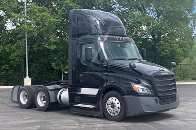 Freightliner Cascadia Day Cab Truck - 400HP, 12 Speed