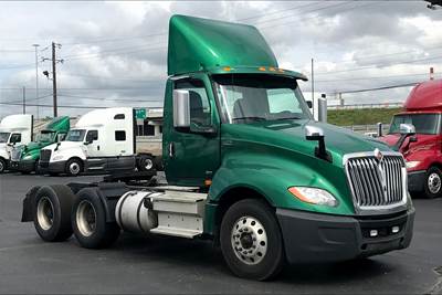 International LT625 Day Cab Truck - A26 450HP, 12 Speed