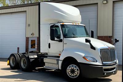 International LT625 Day Cab Truck - Cummins 400HP, 12 Speed