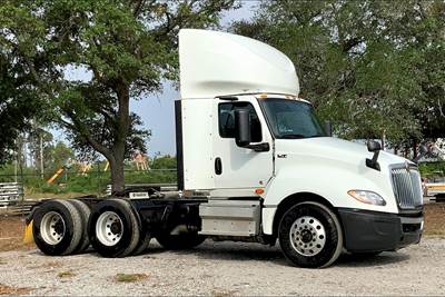 International LT625 Day Cab Truck - Cummins 400HP, 12 Speed