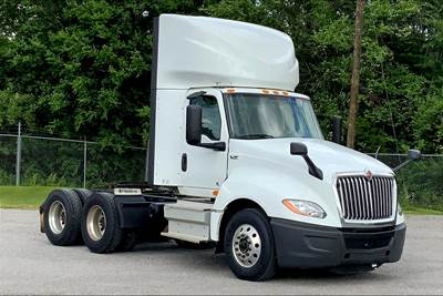 International LT625 Day Cab Truck - Cummins 400HP, 12 Speed