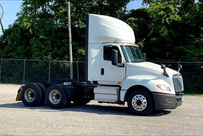 International LT625 Day Cab Truck - Cummins 400HP, 12 Speed