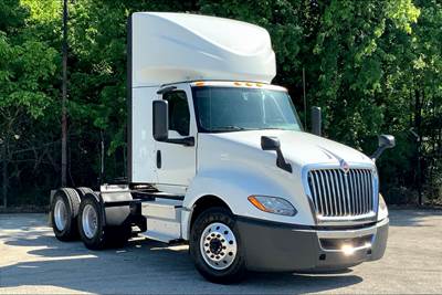 International LT625 Day Cab Truck - Cummins 400HP, 12 Speed