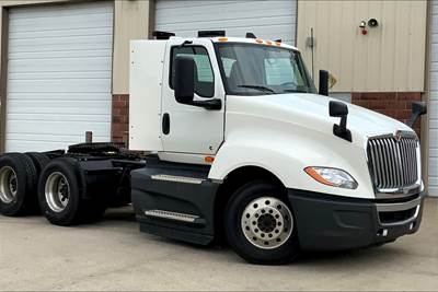International LT625 Day Cab Truck - Cummins 400HP, 12 Speed