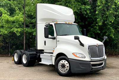 International LT625 Day Cab Truck - Cummins 400HP, 12 Speed