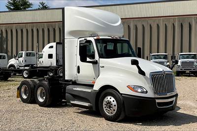 International LT625 Day Cab Truck - Cummins 400HP, 12 Speed