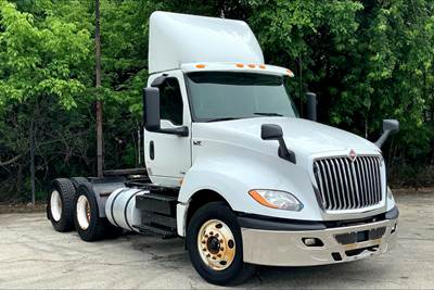 International LT625 Day Cab Truck - A26 430HP, 10 Speed