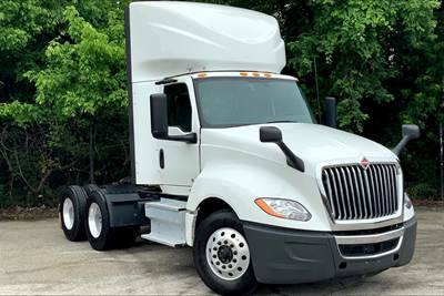 International LT625 Day Cab Truck - Cummins 400HP, 12 Speed