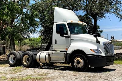 International LT625 Day Cab Truck - A26 430HP, 10 Speed