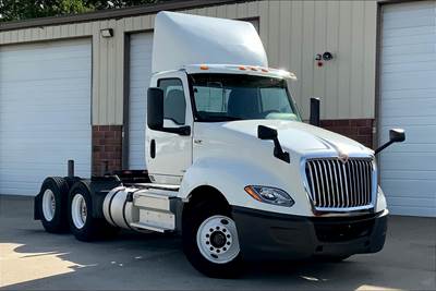 International LT625 Day Cab Truck - A26 430HP, 10 Speed