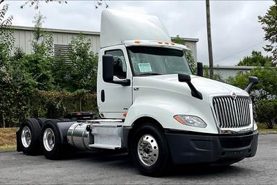 International LT625 Day Cab Truck - A26 430HP, 10 Speed