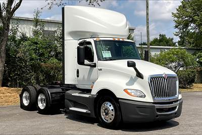 International LT625 Day Cab Truck - Cummins 400HP, 12 Speed
