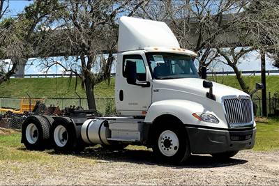 International LT625 Day Cab Truck - A26 430HP, 10 Speed
