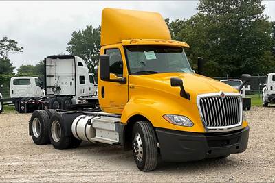 International LT625 Day Cab Truck - A26 430HP, 10 Speed